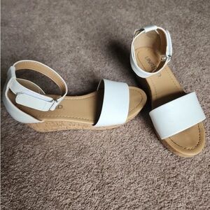 Girls Unr8ed white Sandals
